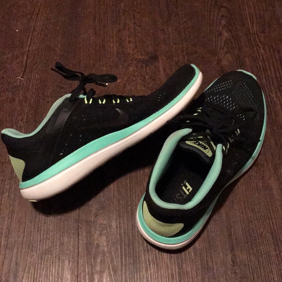 Nike Shoes - Nike Flex 2016 Run